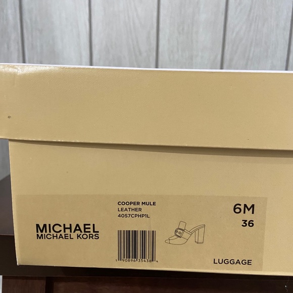 Shoes - Picture 5 of 6